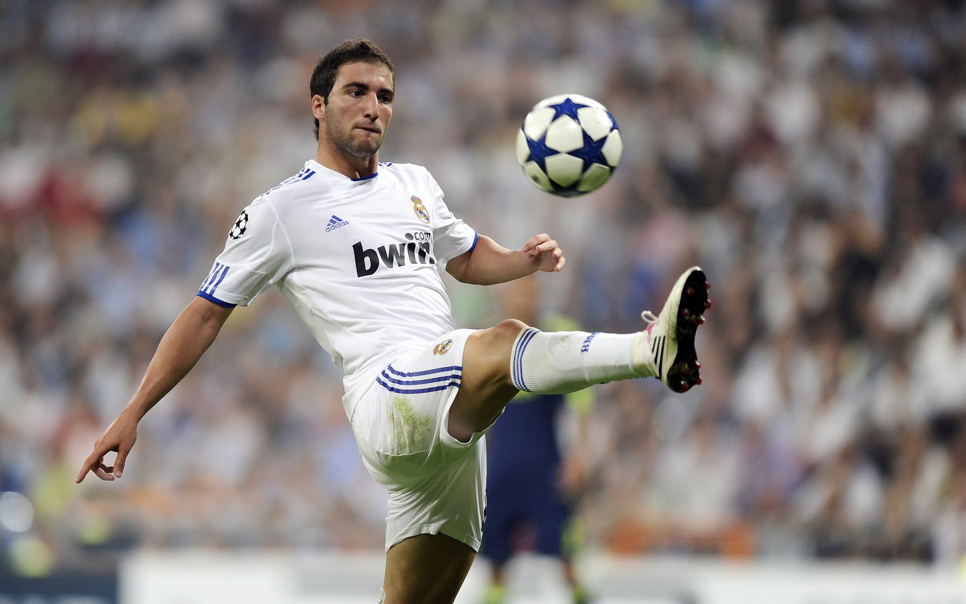 星空体育官方入口-本周赛程全解析：冠军争夺持续升温，上周的赛程